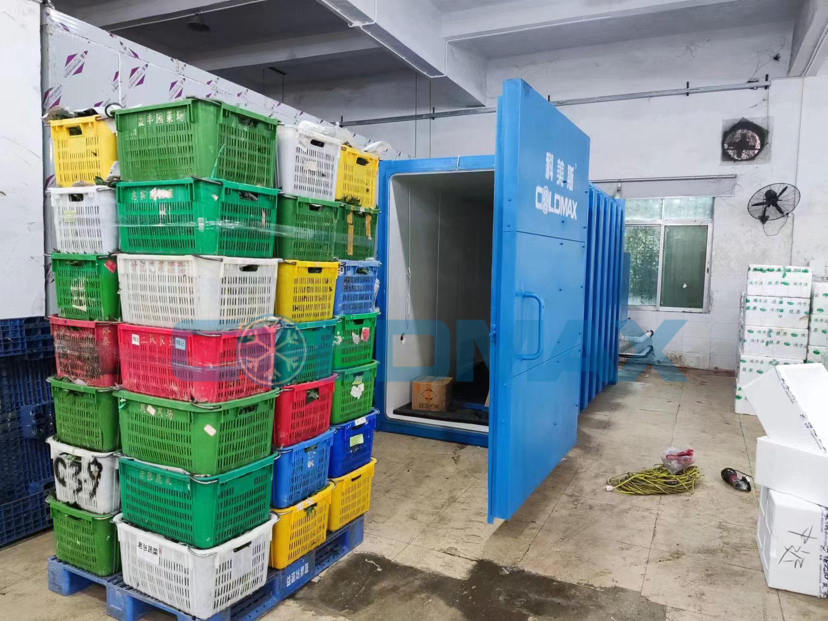 深圳客戶(hù)張總蔬菜基地合作社三卡板果蔬真空預(yù)冷機(jī)安裝現(xiàn)場(chǎng)